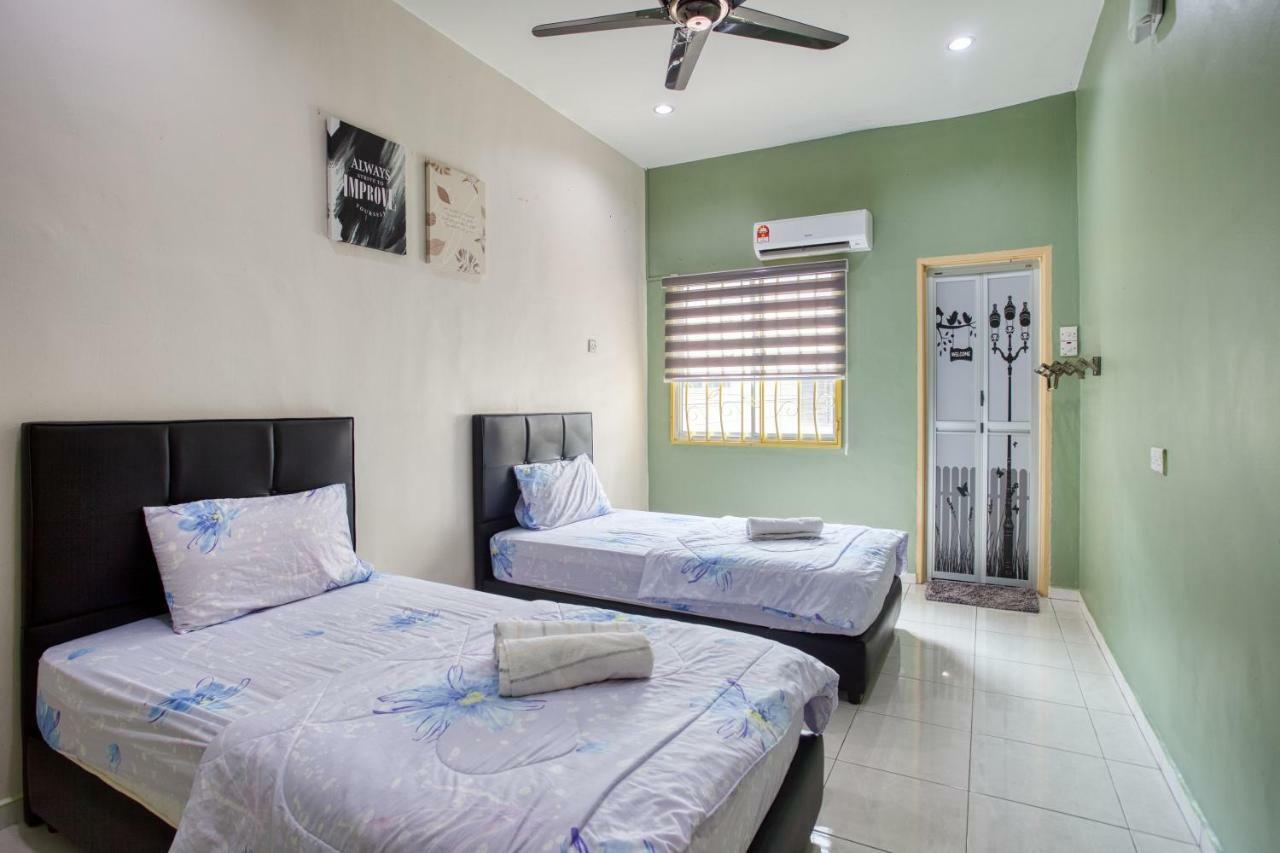 Gunung View Homestay 10 To 12 Pax Near Sunway Tambun Ipoh Buitenkant foto